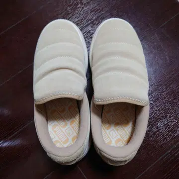 Puma 베이지 슬립온 스니커즈