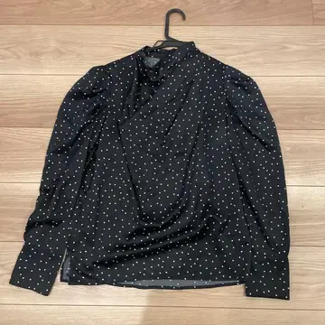 루니 블랙 도트 무늬 긴팔 블라우스 사이즈 38