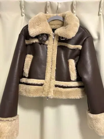 EMODA 브라운 무스탕 코트