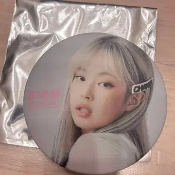 JENNIE 캔뱃지