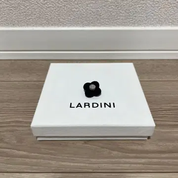 [ 새상품 ] LARDINI 부토니에르 플라워 네이비 x 그레이