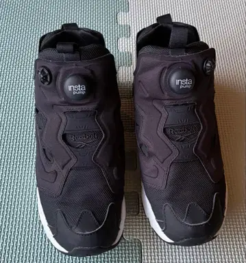 리복 블랙 펌프 퓨리 24 뷰티 앤 유스 스니커즈