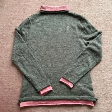 피코네 그레이와 핑크 니트