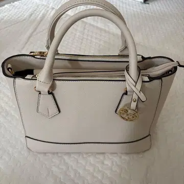 화이트 핸드백 2개의 지퍼 포함