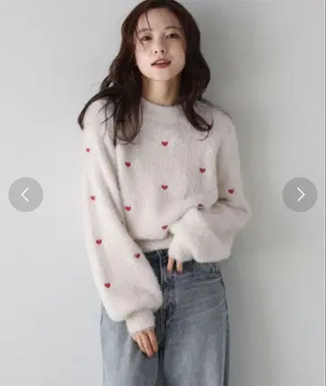 AMELY 하트 자수 샤기 니트 풀오버 미사용 새상품