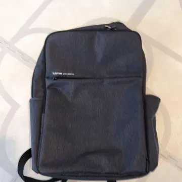 다크 그레이 심플 백팩