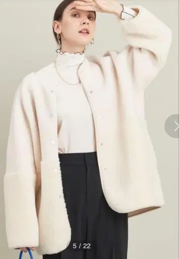 뷰티&유스 보아 x 무스탕 리버서블 코트