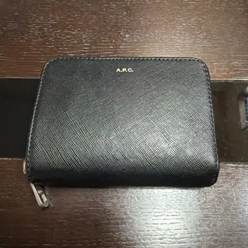 A.P.C. 블랙 가죽 접이식 지갑