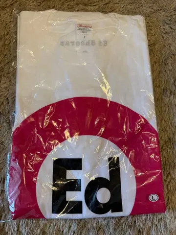 [ 미사용 새상품 ] 에드 시런 대에도선 T셔츠 L 사이즈