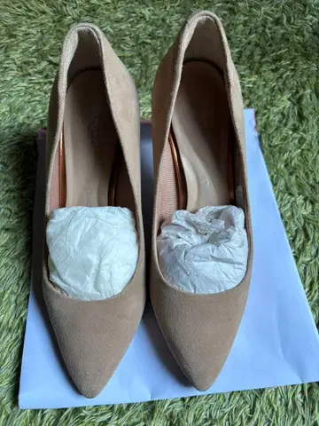 베이지 ROCKPORT 스웨이드 스틸레토 펌프스