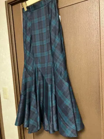 Her lip to Memaid Panel Long Skirt