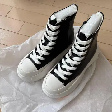 새상품 리엔다 볼륨 밑창 스니커즈 사이즈 M 정가 16500엔