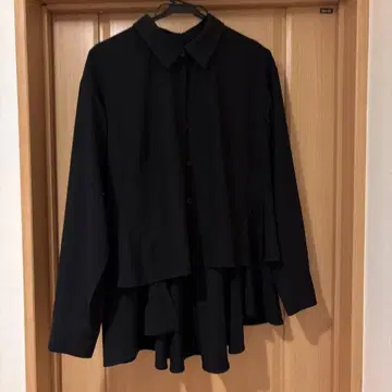 블랙 플레어 밑단 긴팔 셔츠