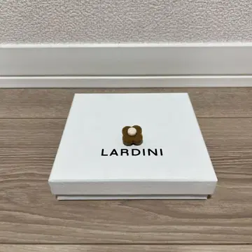 [새상품] LARDINI 부토니에르 플라워 브라운 x 화이트