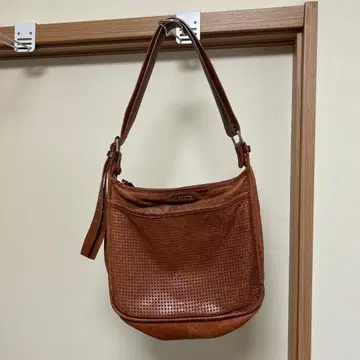 LACOSTE (라코스테) 브라운 천연 가죽 뜨개질 숄더백