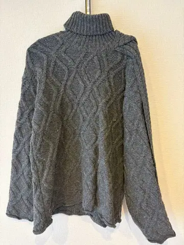 iRENE 그레이 케이블 니트 터틀넥 스웨터