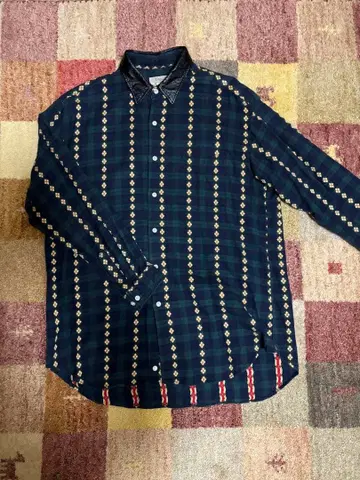 옷깃 가죽 멀티 컬러 셔츠