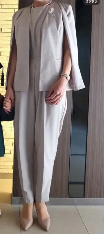 베이지 케이프 자켓 올인원 셋업