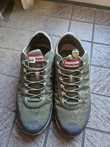 HUNTER 올리브 그린 스니커즈