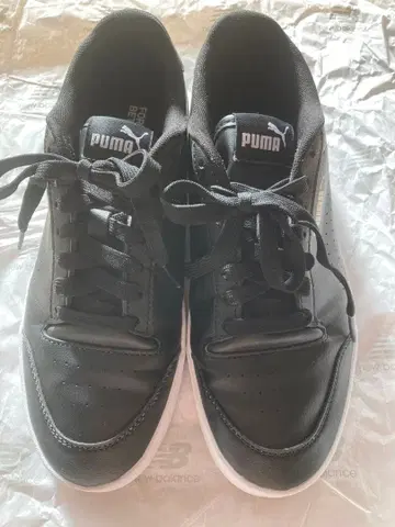PUMA 블랙 가죽 스니커즈 25cm