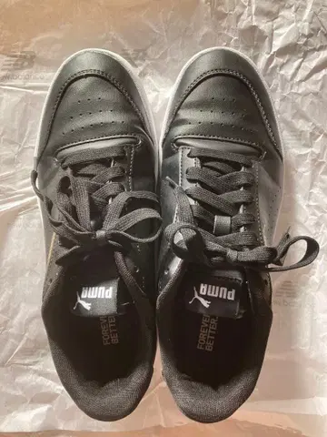 PUMA 블랙 가죽 스니커즈 25cm