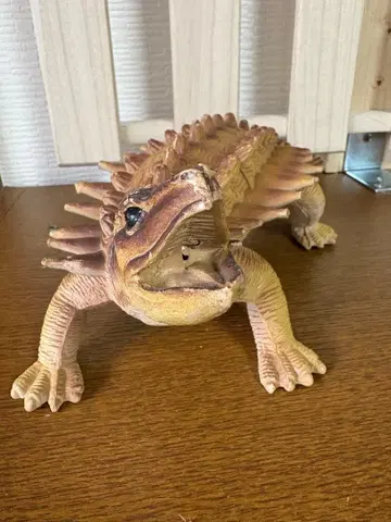 안킬로사우루스 피규어