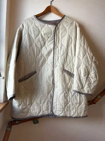 아이보리 퀼팅 자켓