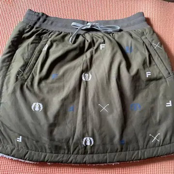 올리브 그린 플리스 안감 스커트