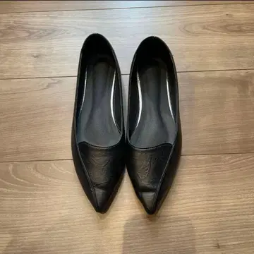 블랙 스틸레토 플랫슈즈