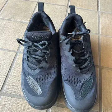 KEEN WV 400 블랙 스니커즈