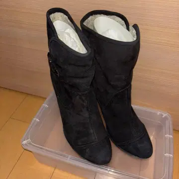 세븐투엘브서티 블랙 스웨이드 숏부츠