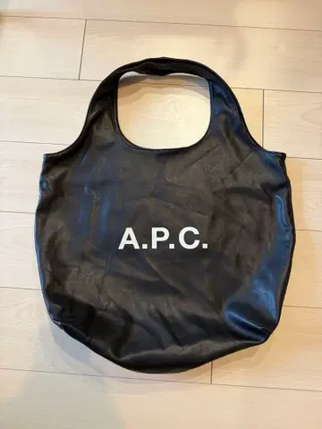 A.P.C. 블랙 가죽 토트백