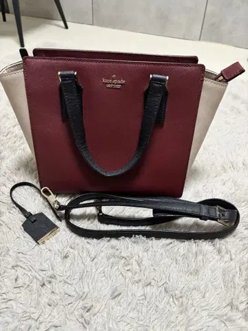 케이트 스페이드 버건디 화이트 숄더백