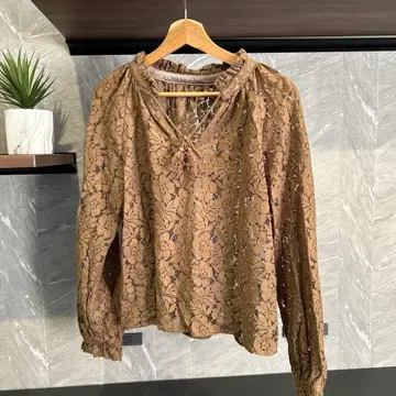 마우지 꽃무늬 레이스 블라우스