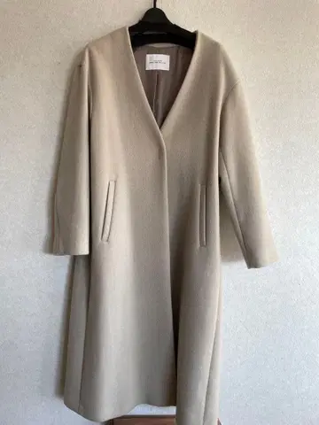 그린 레이블 릴랙싱 베이지 롱 코트