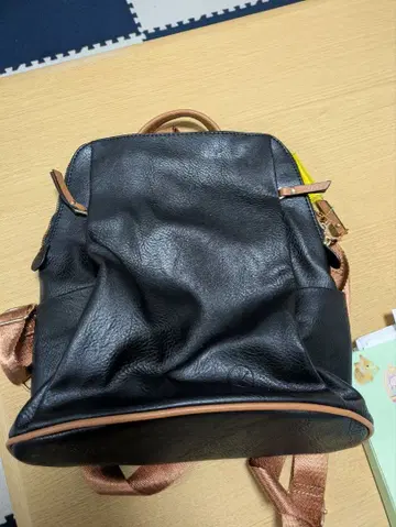 블랙 합성 피혁 백팩