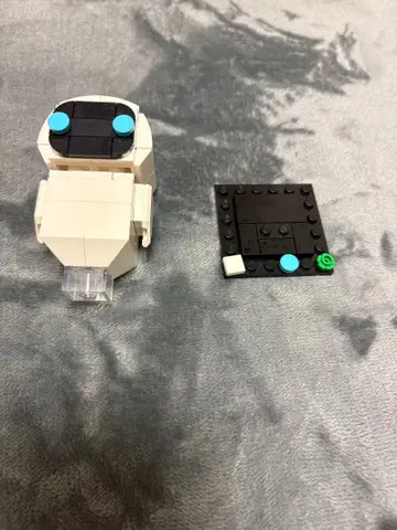 LEGO 로봇과 플레이트 세트