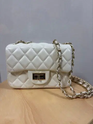 새상품급 화이트 퀼팅 숄더백