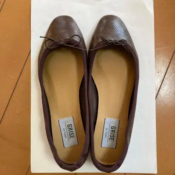 루타론 GRISE 브라운 모카신 리본