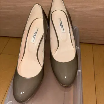 세븐 투 엘르 서티 그레이 에나멜 하이힐 펌프스