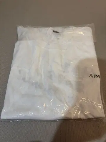AIM 한정판 혜택 로고 화이트 T셔츠