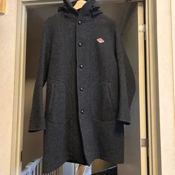 후드 부착 다크 그레이 울 코트