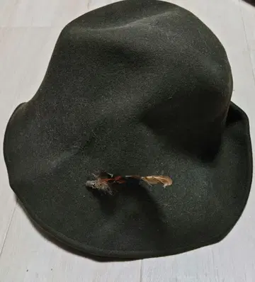 울 햇 블랙 깃털 장식 데미지 있음 ca4la