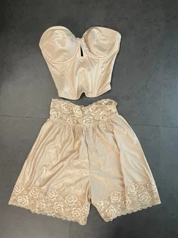 브라이덜 이너 (클리닝 완료)