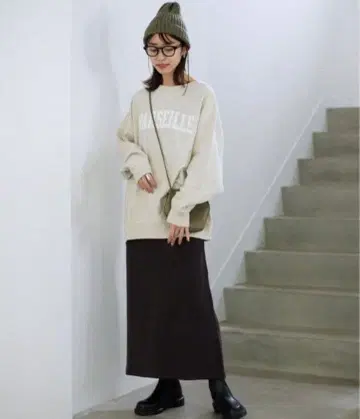 미사용 새상품급 SLOBE IENA MARSEILLE 로고 맨투맨