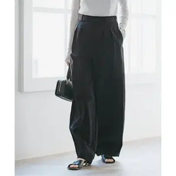 NOBLE 나일론 타프타 볼륨 팬츠