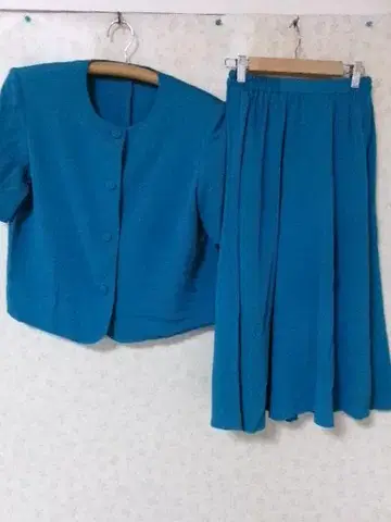 102374 HitoshiTamura 시선당 크레이프 원단 셋업 그린