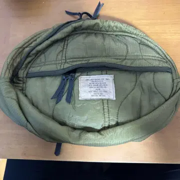 올리브 그린 바디백 퀼팅