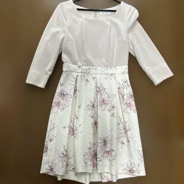 엘레강트한 꽃무늬 무릎 기장 원피스