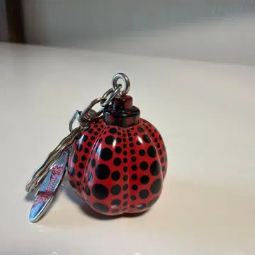 쿠사마 야요이 호박 도트 키링 빨간색 레드 새상품 빨간색과 검정색